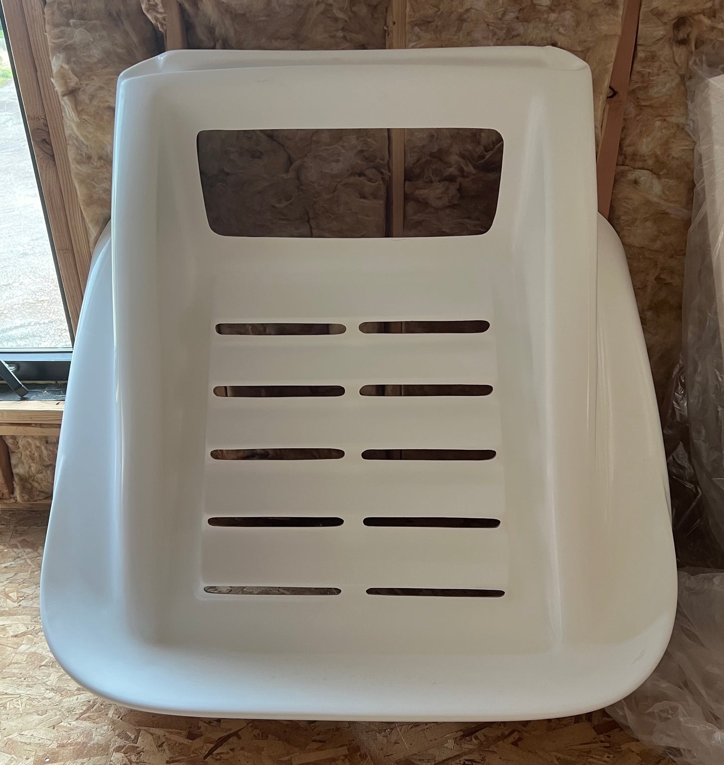 Bando rear hatch WHITE FIBERGLASS W/LOUVERS